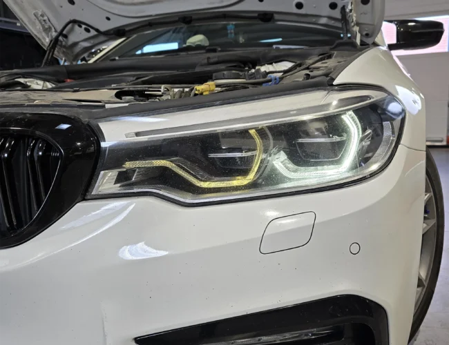 dobre-svietime-bmw-g30-pred