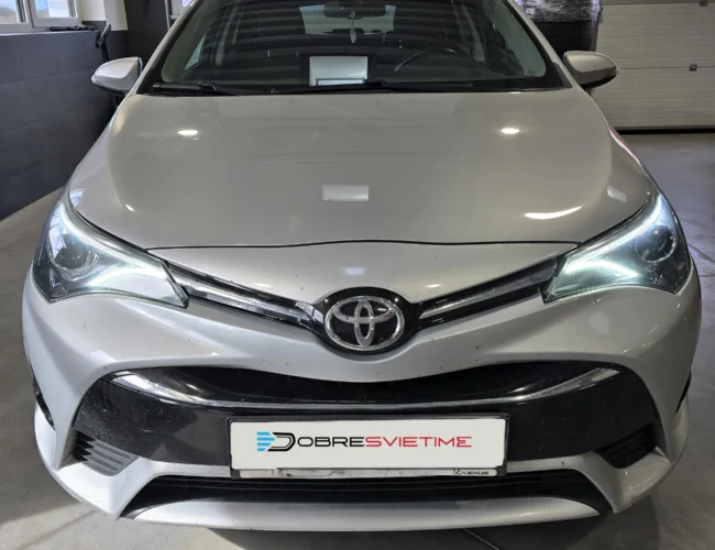 dobre-svietime-toyota-avensis-1