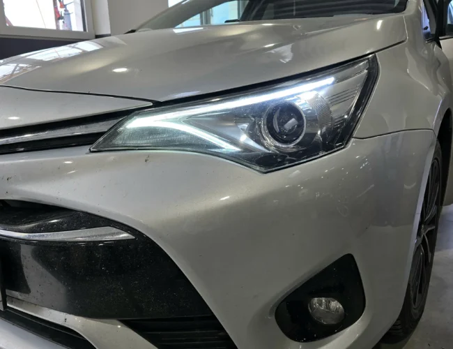 dobre-svietime-toyota-avensis-5
